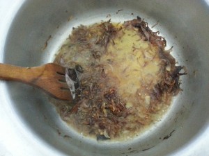 brown onions - memoni akni beef pulao